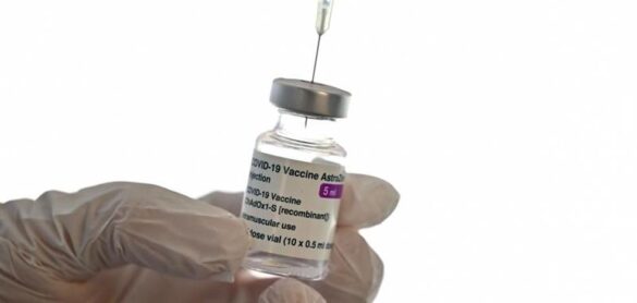 mezclar-astrazeneca-con-pfizer-triplica-los-efectos-adversos