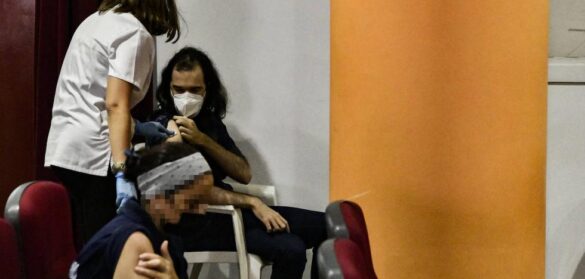 combinar-vacunas-y-espaciar-mas-astrazeneca-mejora-la-eficacia