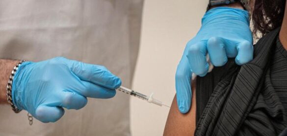 el-tercer-pinchazo-de-pfizer-aumenta-de-cinco-a-diez-veces-la-inmunidad