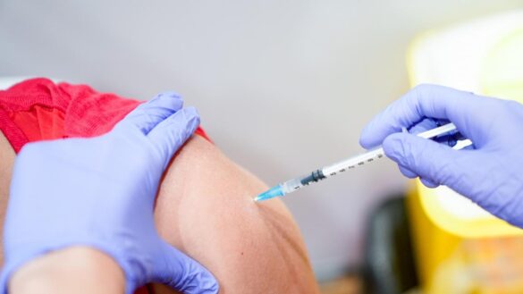 por-que-la-segunda-dosis-de-pfizer-da-mas-fiebre-o-malestar-que-la-primera