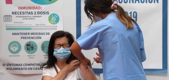 mas-del-75%-de-los-efectos-adversos-a-las-vacunas-en-espana-son-en-mujeres