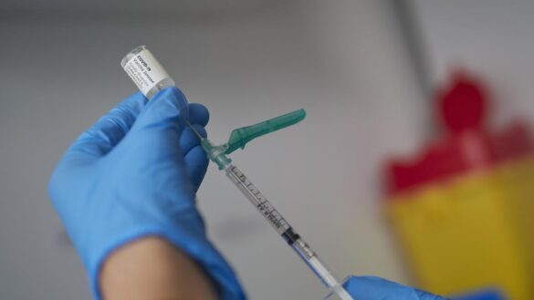 asi-son-las-vacunas-de-adn-contra-el-coronavirus:-baratas,-seguras-y-estables…-pero-menos-eficaces