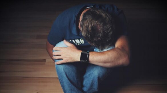 la-depresion-que-llega-en-otono-al-haber-menos-horas-de-luz:-asi-se-altera-nuestra-salud-mental