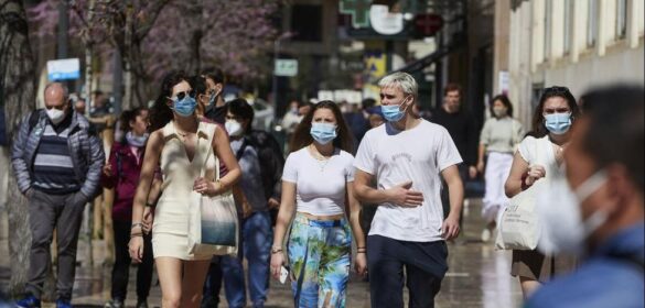 sanidad-descarta-la-retirada-de-las-mascarillas-en-interiores-a-corto-plazo