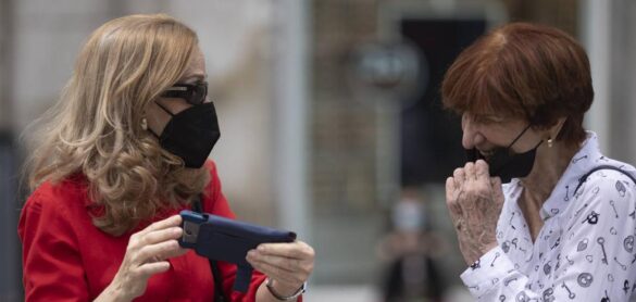sanidad-y-las-comunidades-acuerdan-enfriar-el-debate-sobre-el-fin-de-las-mascarillas