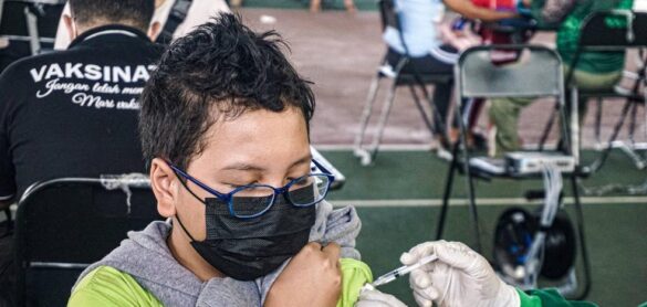¿vacunar-a-los-menores-de-12-anos-o-donar-nuestras-dosis-a-paises-sin-recursos?
