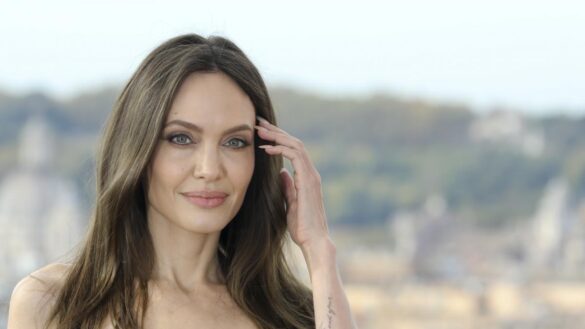 los-riesgos-de-borrarse-un-tatuaje-como-el-de-angelina-jolie:-cuidado-con-la-piel-inflamada