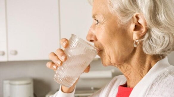 cuantos-vasos-de-agua-debes-beber-al-dia-segun-tu-edad-para-estar-sano