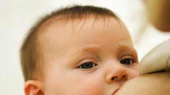 ¿por-que-mi-bebe-vomita-la-leche-materna?