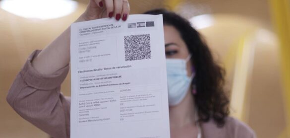 bruselas-propone-invalidar-el-‘pasaporte-covid’-a-los-nueve-meses-sin-tercera-dosis
