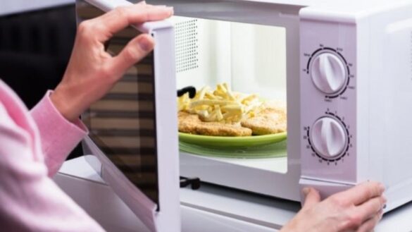 las-comidas-que-no-deberias-recalentar-en-el-microondas-si-no-quieres-tener-problemas-de-salud