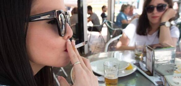 los-hosteleros,-en-pie-de-guerra-ante-la-prohibicion-de-fumar-en-terrazas