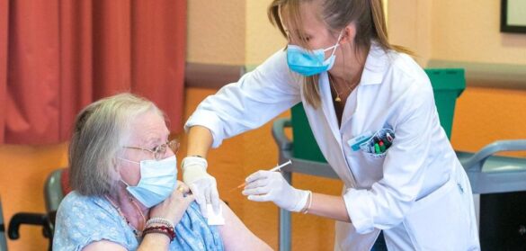 cuatro-de-cada-diez-mayores-de-60-no-han-recibido-la-tercera-dosis