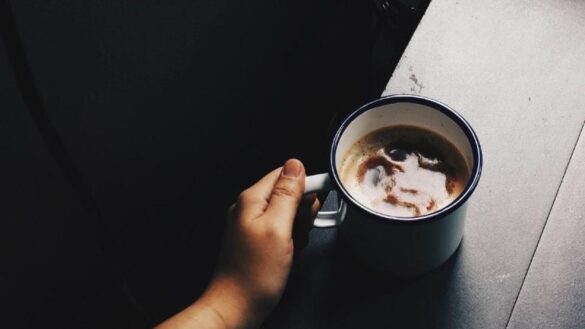 los-alimentos-que-nunca-deberias-echar-a-un-cafe-si-no-quieres-poner-en-riesgo-tu-salud
