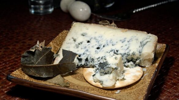 moho-en-el-queso:-¿hay-que-tirarlo-entero?-¿que-tipos-de-queso-se-pueden-aprovechar?