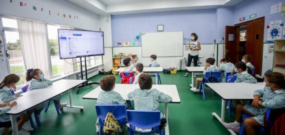 los-alumnos-regresan-a-las-aulas-en-pleno-ascenso-de-omicron