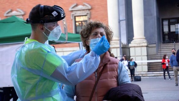 como-seran-los-contagios-por-omicron-en-las-proximas-semanas,-segun-la-oms