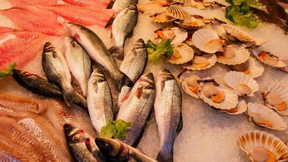 pescados,-carnes,-lacteos-frescos…-con-que-alimentos-hay-que-tener-cuidado-si-se-pasan-de-la-fecha-de-consumicion