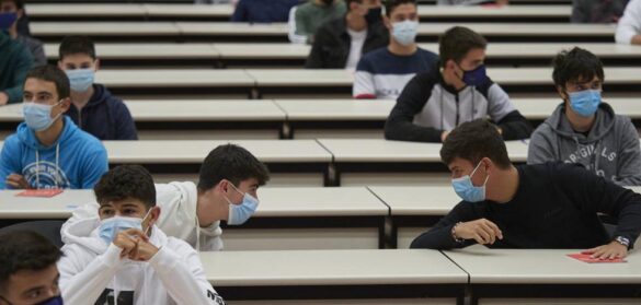el-fin-de-las-mascarillas-en-interiores-fractura-a-las-comunidades