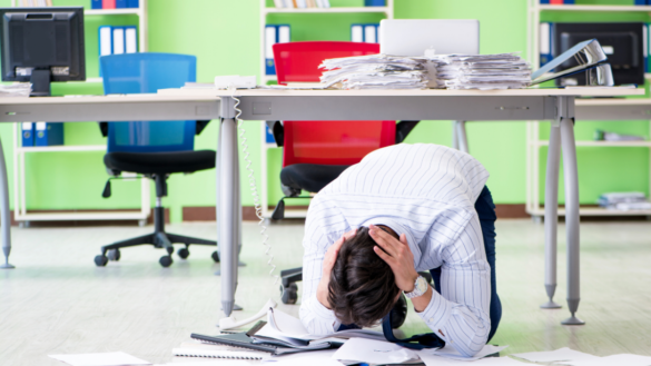 muerte-por-exceso-de-trabajo:-asi-aumentan-las-horas-de-mas-el-riesgo-de-mortalidad