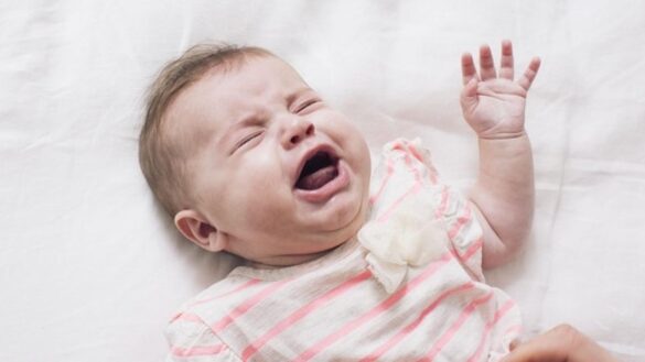 ¿cuando-debemos-preocuparnos-por-los-vomitos-del-bebe?