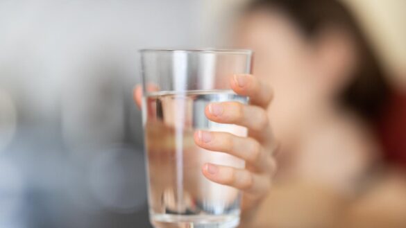 el-mito-de-los-tres-litros:-cuanta-agua-hay-que-beber-al-dia