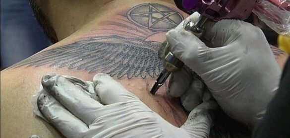 un-negocio-de-tatuajes-en-cadiz,-origen-de-un-brote-de-viruela-del-mono