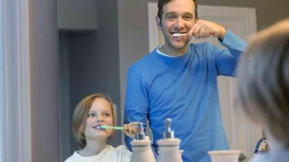 estos-son-los-peligros-de-cepillarse-los-dientes-en-exceso-y-de-abusar-de-enjuagues-bucales