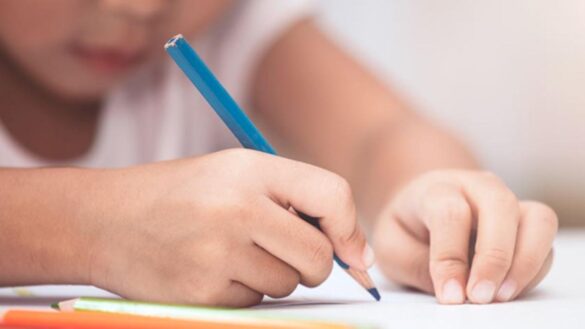 signos-de-alerta-que-pueden-indicar-que-un-nino-tiene-dislexia,-segun-su-etapa-educativa