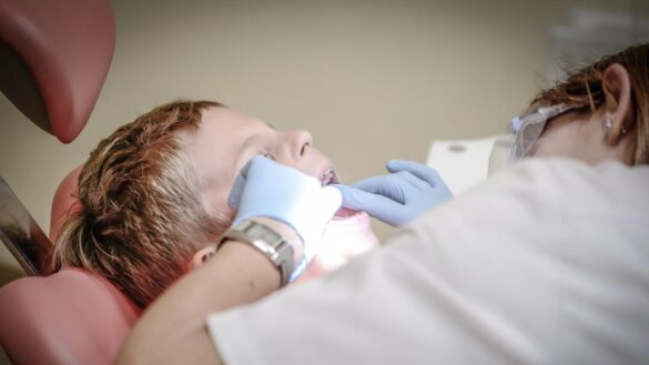 democratizar-el-acceso-a-los-tratamientos-y-vencer-el-miedo-a-acudir-a-consulta:-retos-de-la-salud-bucodental-en-espana