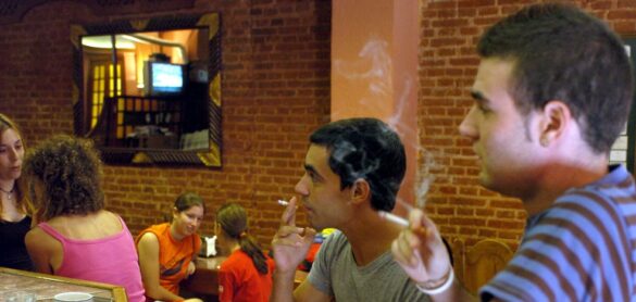 los-oncologos-cada-vez-detectan-el-cancer-de-pulmon-en-personas-mas-jovenes