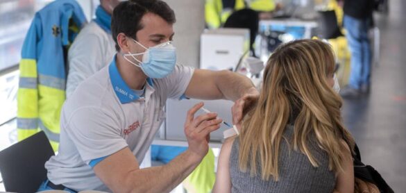 los-menores-de-60-anos-que-lo-pidan-podran-vacunarse-con-la-cuarta-dosis-contra-la-covid