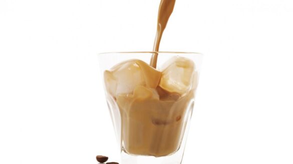 beber-dos-o-mas-cafes-al-dia-puede-duplicar-el-riesgo-de-muerte-por-enfermedad-cardiaca-en-las-personas-con-hipertension-grave