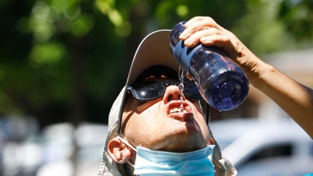 El nitrato que bebemos con el agua favorece el cáncer de próstata