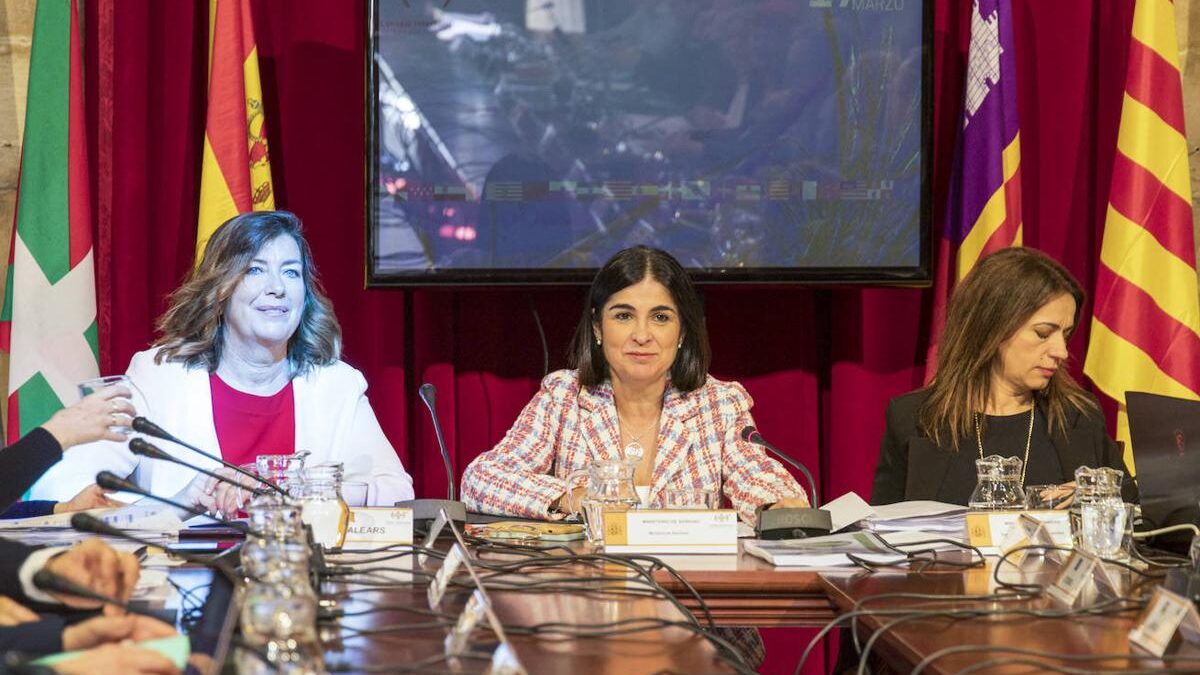 Darias anuncia 751 nuevas plazas de Medicina en su despedida de Sanidad