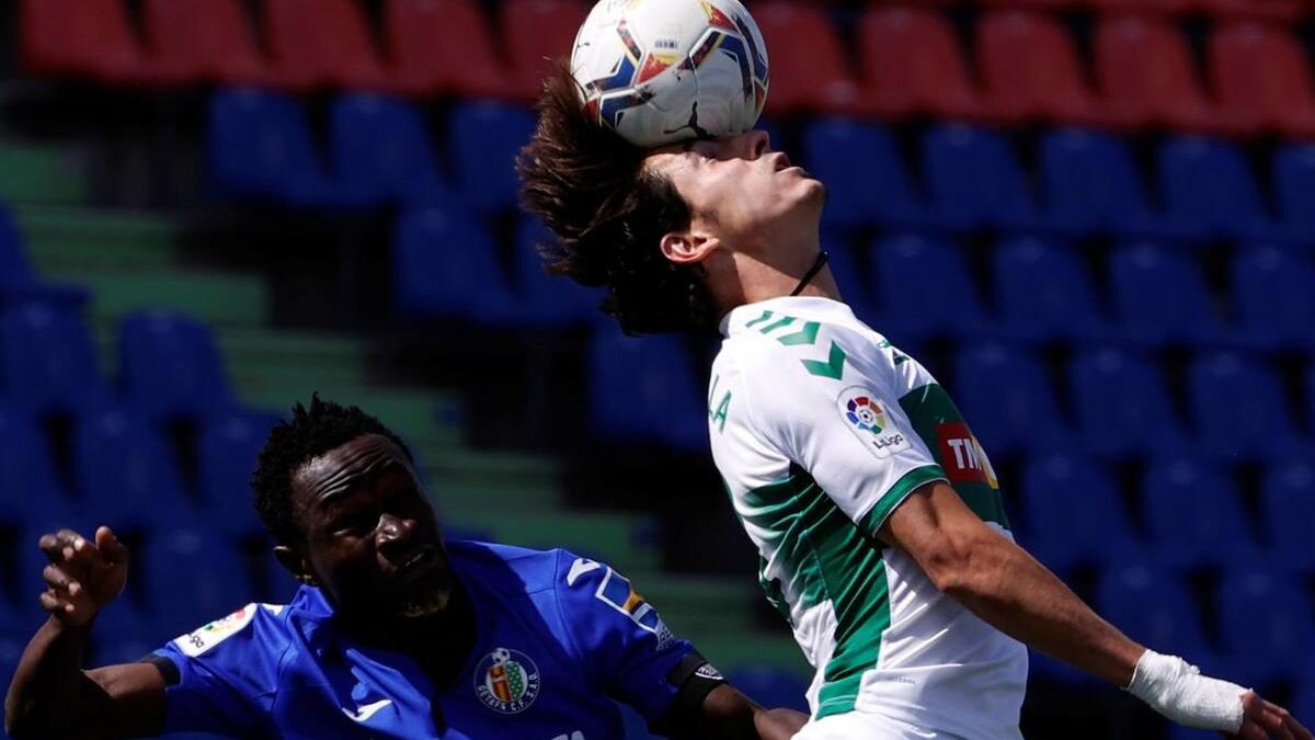 Los remates de cabeza tienen consecuencias para la salud de los futbolistas