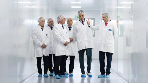 sanchez-anuncia-la-compra-de-3,2-millones-de-vacunas-de-hipra