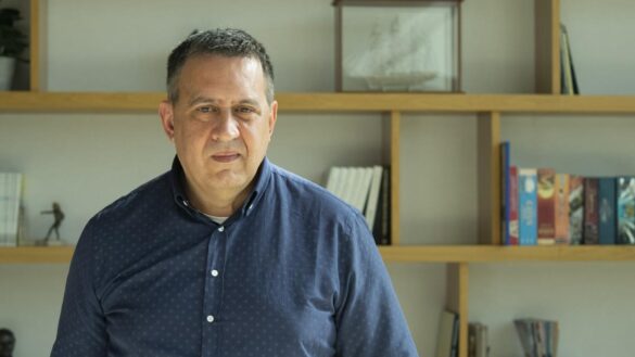 «tuve-que-dejar-de-jugar-al-futbol-con-mi-hijo»:-asi-afecta-el-parkinson,-la-segunda-enfermedad-neurodegenerativa-mas-comun
