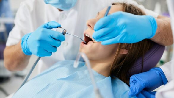cuatro-habitos-corrientes-que-son-daninos-para-nuestra-boca-y-nuestros-dientes