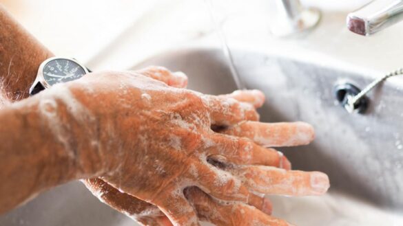 un-experto-desvela-como-lavarse-las-manos-correctamente-a-traves-de-un-modelo-matematico