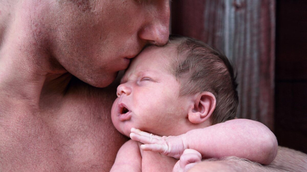 Ser padre provoca un descenso de la testosterona