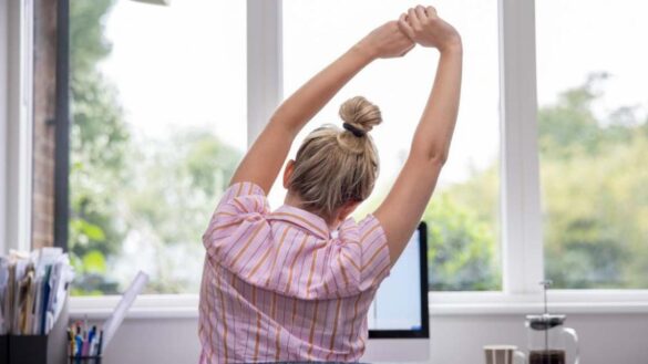 consejos-para-sentarse-bien-y-no-danarse-el-cuello-y-la-espalda