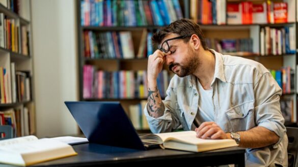 esta-es-la-manera-de-proteger-tu-vista-en-epoca-de-examenes:-la-regla-del-20-20-20