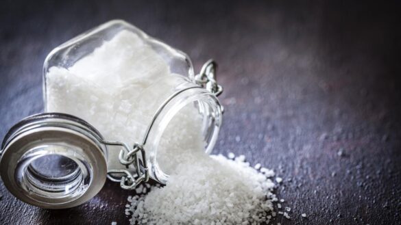 el-efecto-secundario-inesperado-de-tomar-demasiada-sal:-aumenta-el-riesgo-de-demencia