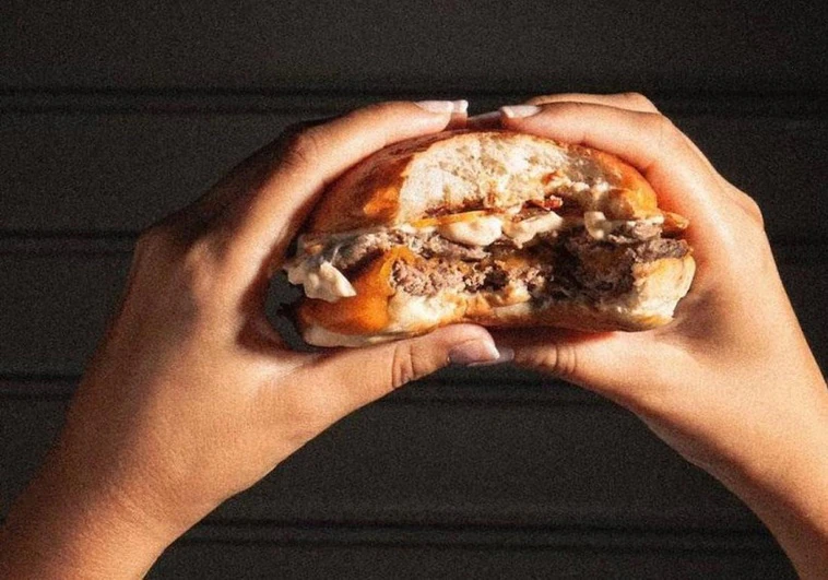 intoxicadas-23-personas-por-una-bacteria-tras-comer-en-el-evento-the-champions-burger-de-pamplona