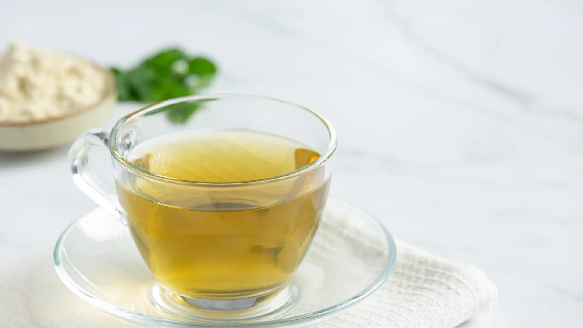 la-infusion-poco-conocida-que-previene-el-mal-aliento-y-la-inflamacion-de-las-encias