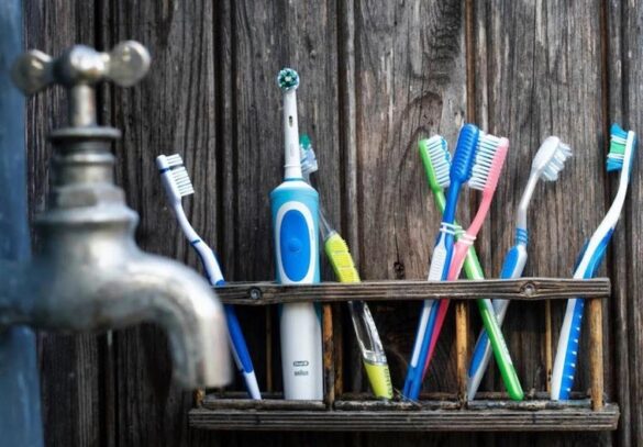 los-microbios-que-esconden-nuestros-cepillos-de-dientes