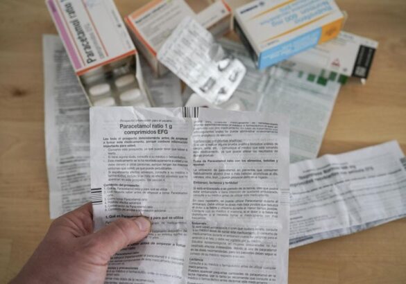 sanidad-garantiza-que-se-mantendran-los-prospectos-de-papel-«mientras-sea-necesario»